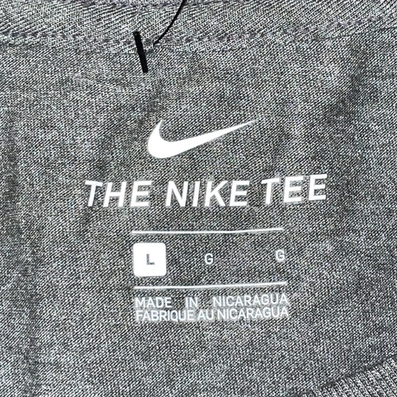 Nike Tee - Picture 3 of 4